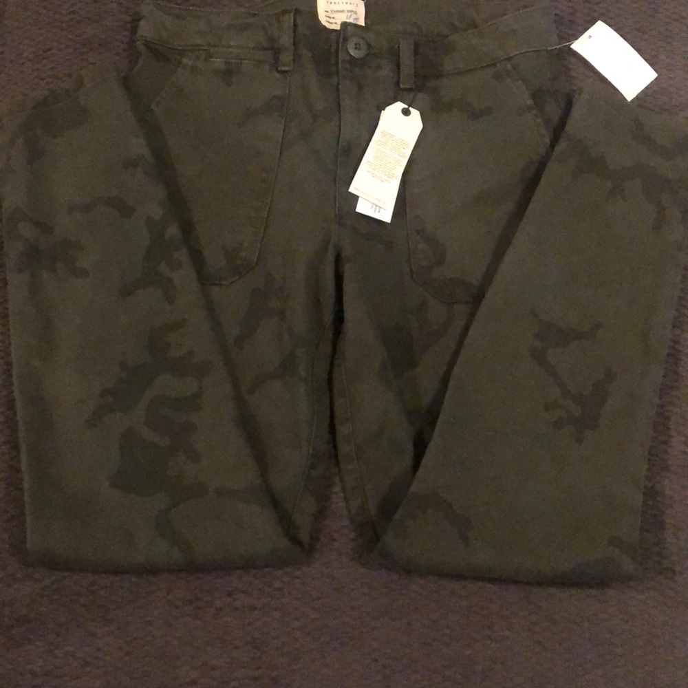 😊 SOLD 2/$25 Sanctuary